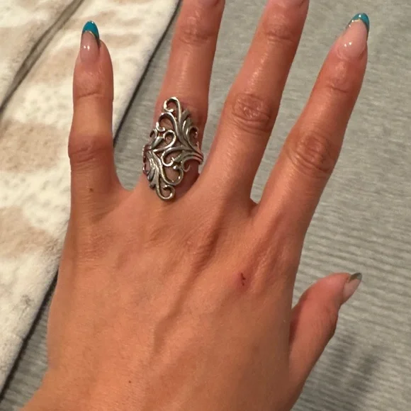 Elegant Sterling Silver Swirl Ring - Picture 1 of 3